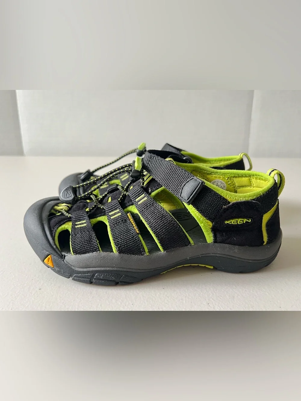 KEEN Newport H2 Big Kids Sandals Black Lime Green US 4